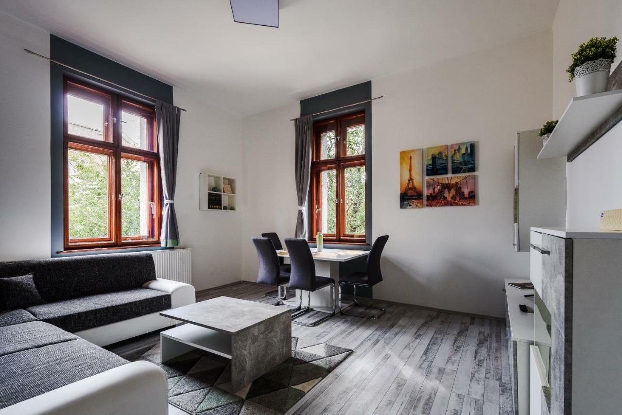 Gold Apartment - Győr Buitenkant foto